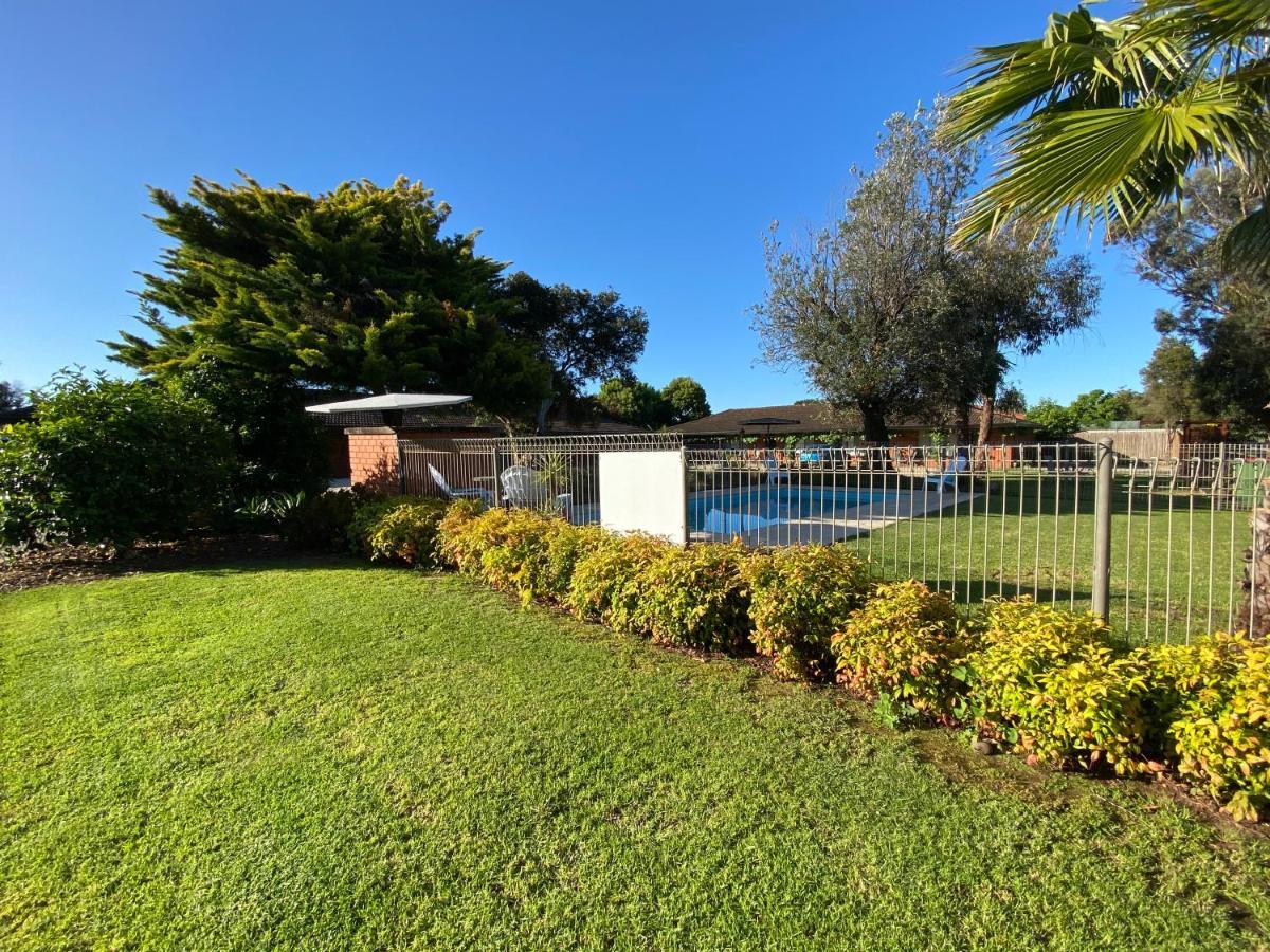Motel Wingrove Corowa Exterior photo